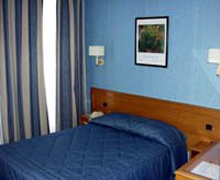 4 photo hotel AU GRAND HOTEL FRANCAIS, Paris, France