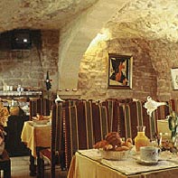 2 photo hotel HOTEL DES CHEVALIERS, Paris, France