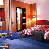 2 photo hotel SUITEHOTEL PARIS RUEIL M, Paris, France