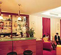 2 photo hotel HI GARDEN COURT ELYSEES, Paris, France