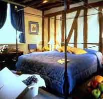 3 photo hotel HOTEL PAVILLON DE LA REINE, Paris, France