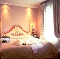 Hotel HOTEL PAVILLON DE LA REINE, Paris, France